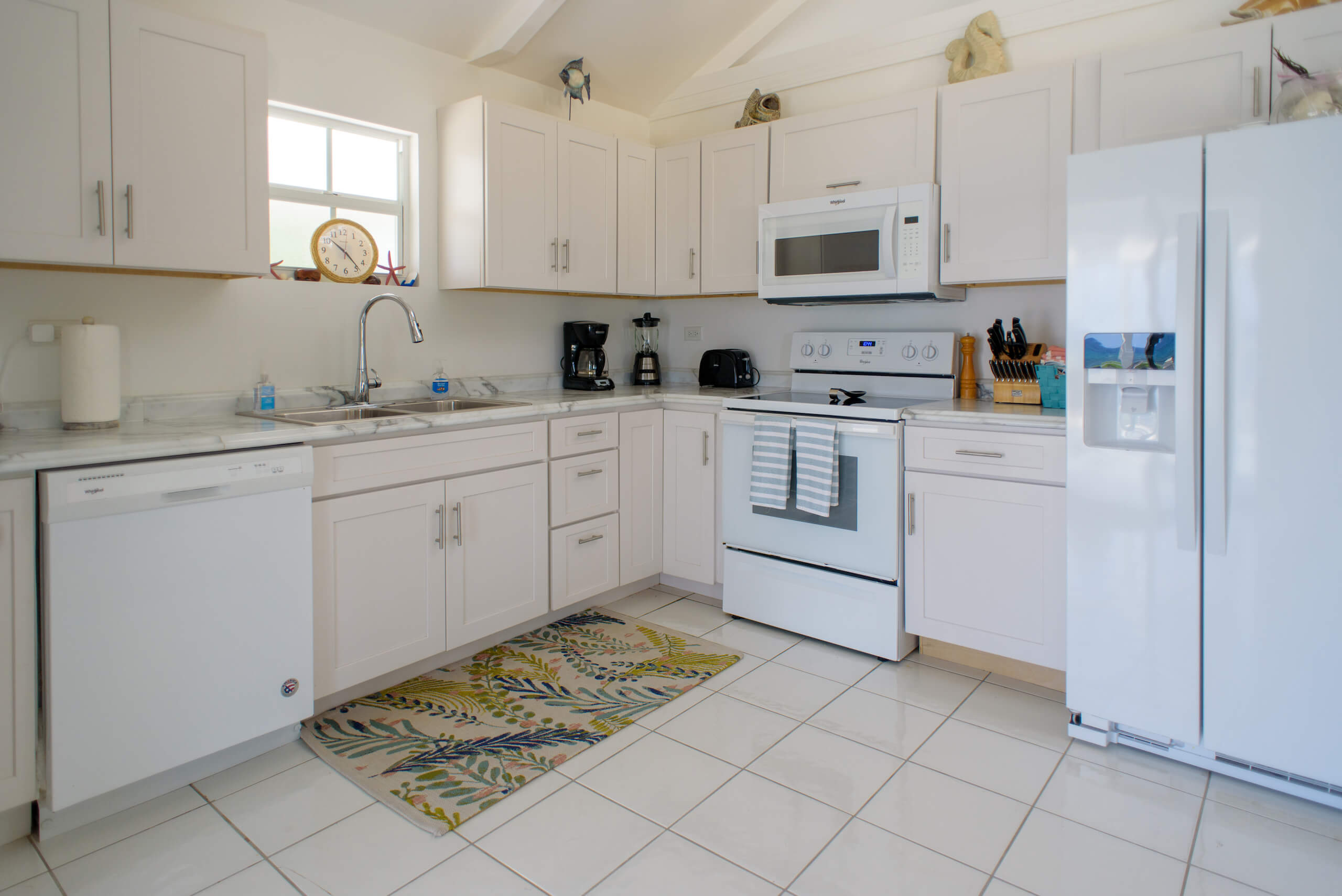 Breezy Bay Cayman kitchen